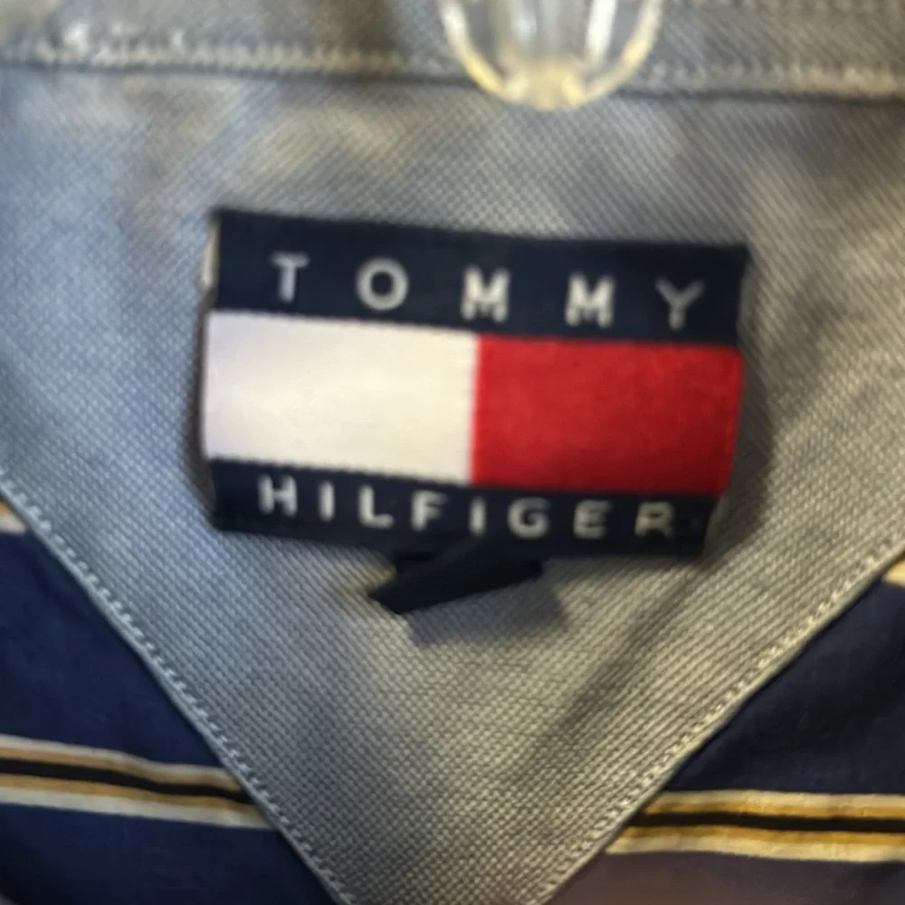 Button down - Picture 2 of 2